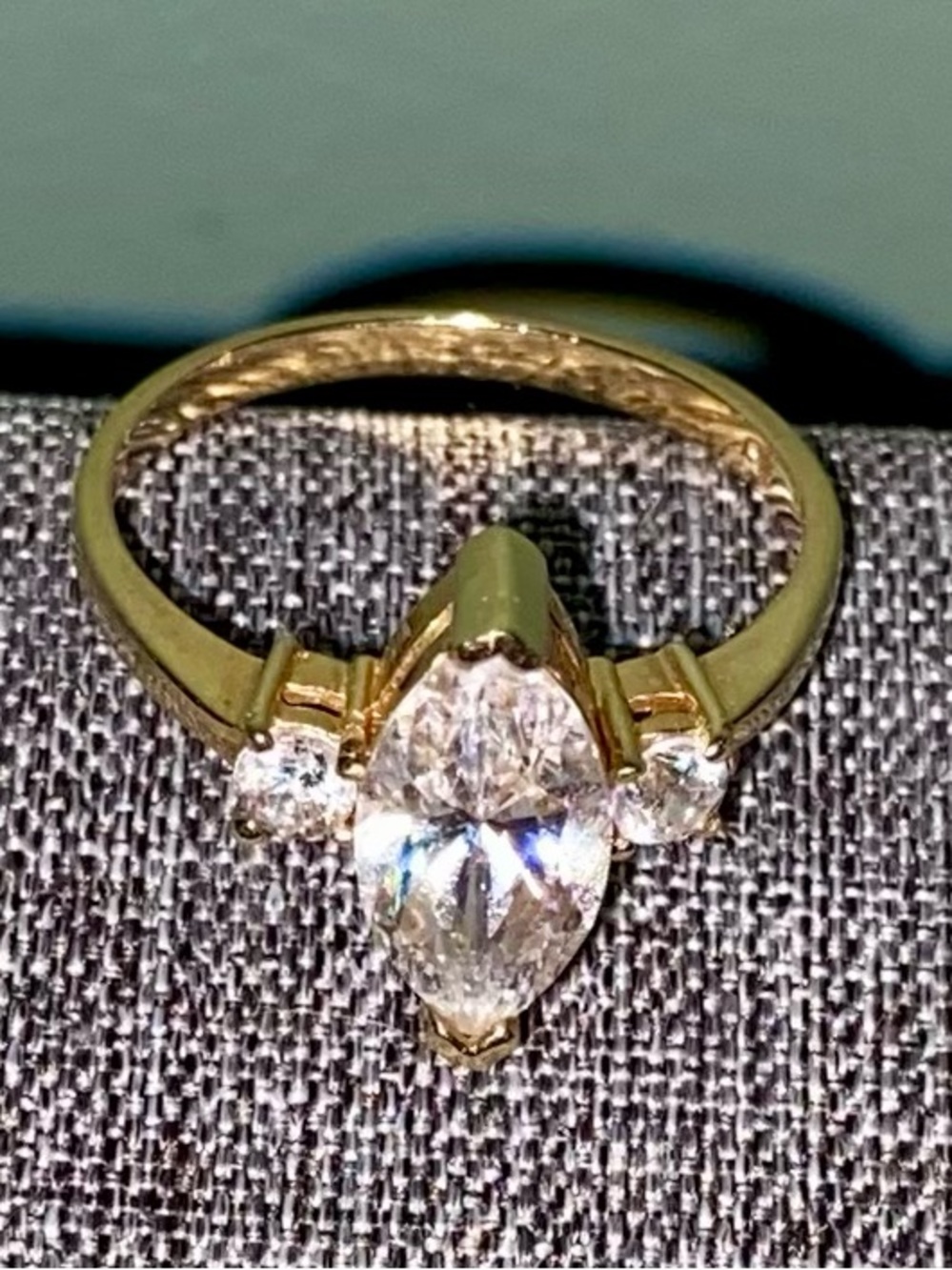 10 K Marquise-Cut CZ Three-Stone Ring in Clear Crystal size 7 - Picture 3 of 6
